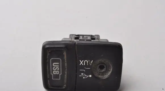 Opel Combo D USB socket connector 735549165