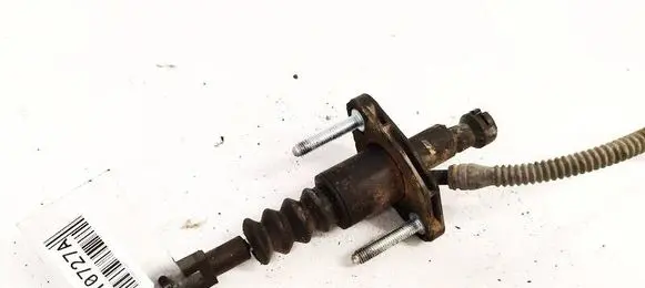Opel Zafira B Clutch master cylinder 90581565
