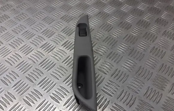 Nissan Almera Tino Quarter vent window switch 82960-BU700