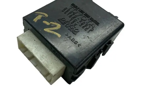 Toyota Avensis T220 Door control unit/module 8597020010 0515003601