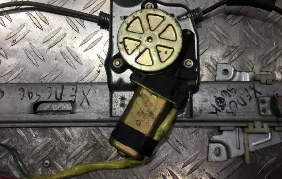 Mazda Xedos 6 Rear door window regulator motor je578va eb414216