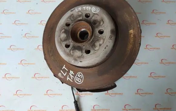 BMW 6 F06 Gran coupe Rear wheel hub spindle/knuckle 6796145