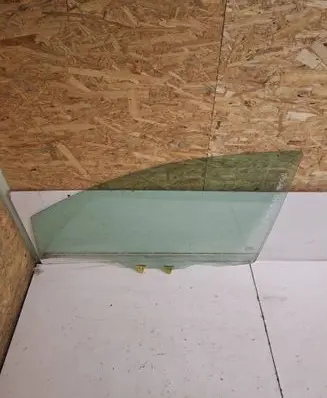 Nissan Note (E11) Front door window glass four-door 99100600