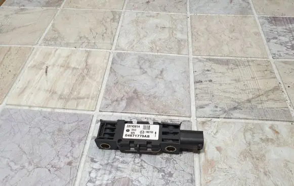 Chrysler Pacifica Airbag deployment crash/impact sensor 04671779AB 33745614 180703