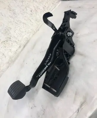 Opel Grandland X Brake pedal P10025722