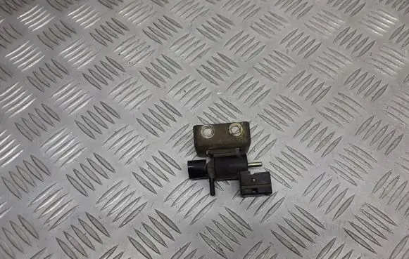 Mazda 323 F Valve vacuum K5T49090