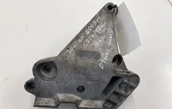 Volkswagen Touran I Engine mounting bracket 03G199207A 03G199207