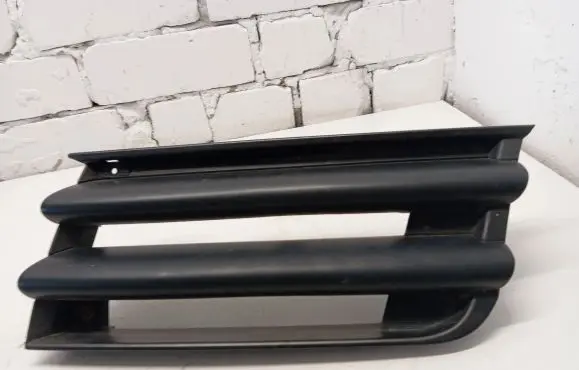 Mitsubishi Endeavor Front bumper lower grill MR574563