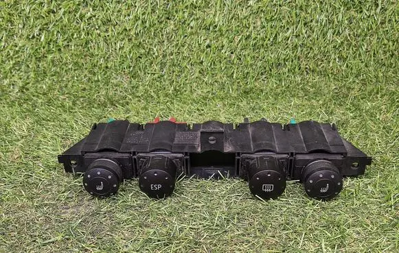 Audi TT Mk1 A set of switches 8N0941569A 8N0941567B