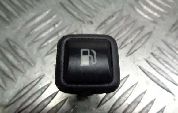 Volkswagen Golf IV Fuel tank opening switch 