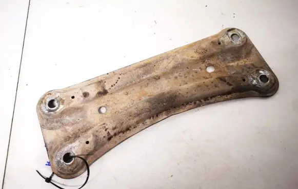Volvo S80 Engine mounting bracket