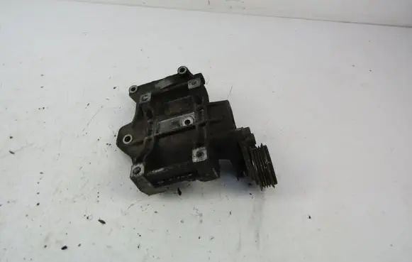 Audi A4 S4 B5 8D A/C compressor mount bracket 058260885