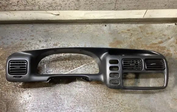 Suzuki Grand Vitara I Dashboard trim 7331165D10 7331265D10