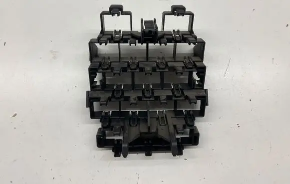 Audi A4 S4 B7 8E 8H Relay mounting block 8d0937545g