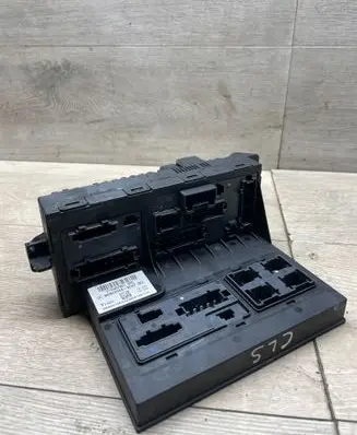 Mercedes-Benz CLS C219 Fuse module 2115457301 403136A4202