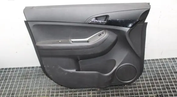 Chevrolet Orlando Front door card panel trim