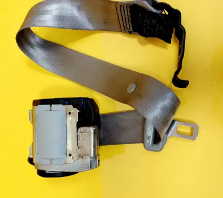 Rear seatbelt