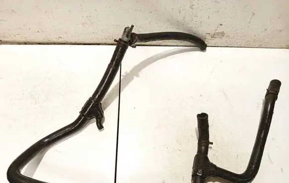Engine coolant pipe/hose