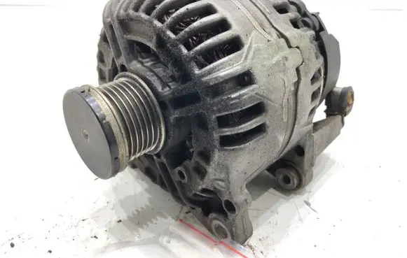 Volkswagen Golf VI Generator/alternator 03F903023D