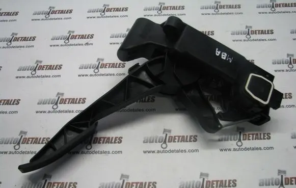 Mercedes-Benz B W245 Accelerator throttle pedal A1693000204