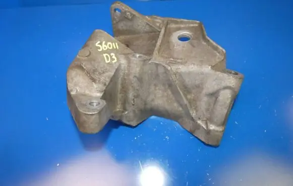 Volvo S60 Engine mounting bracket