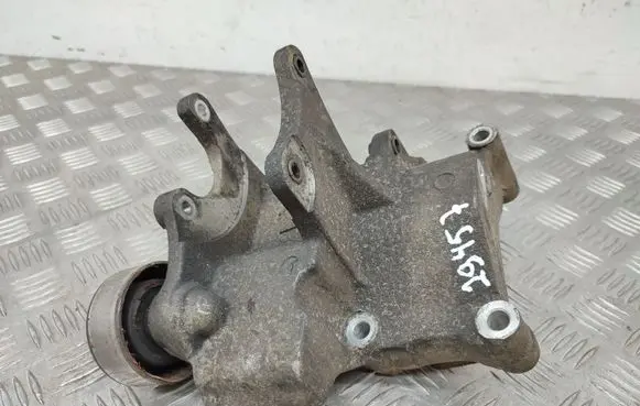 Hyundai Santa Fe Generator/alternator bracket 