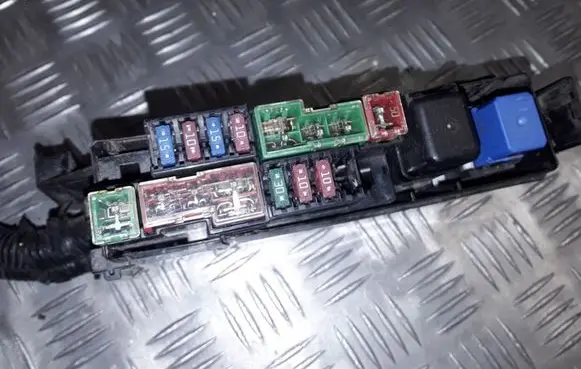 Nissan Murano Z50 Fuse module 7154705530 72545226