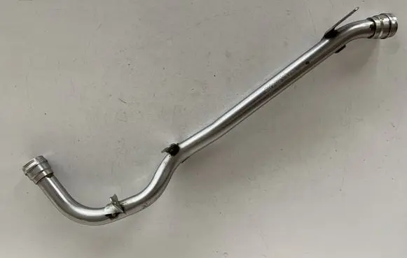 Audi Q7 4M Engine coolant pipe/hose 06E131831S