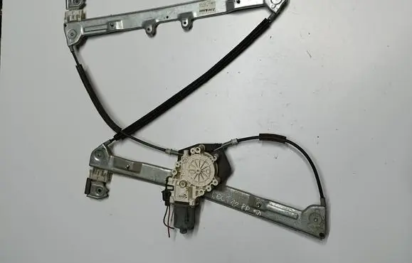 Mitsubishi Colt Front door window regulator with motor 5713A134