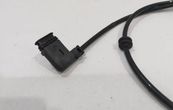 Mercedes-Benz C W204 Positive cable (battery) A2075407010