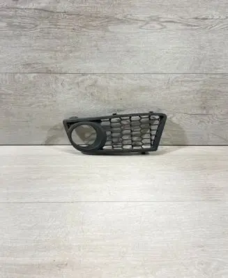 Front bumper lower grill