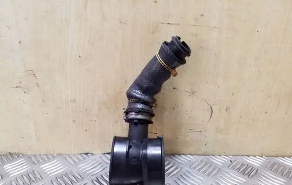 Ford Focus Turbo air intake inlet pipe/hose AV616C784AE