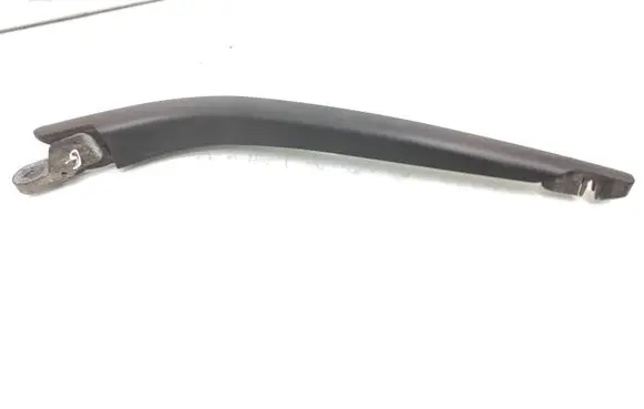 Rear wiper blade arm