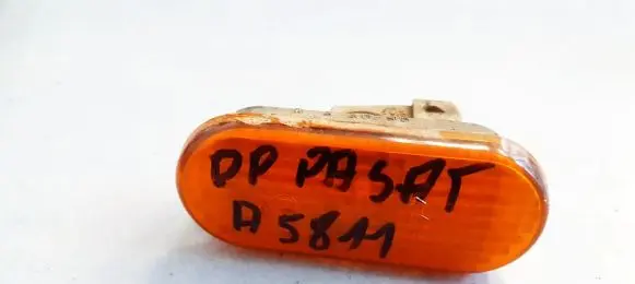 Volkswagen PASSAT B4 Front fender indicator light 3A0949117A