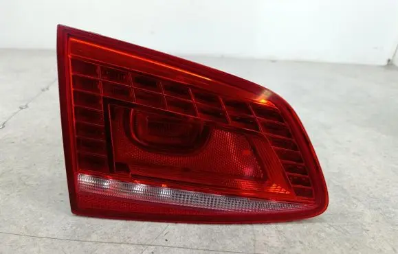Volkswagen PASSAT B7 Tailgate rear/tail lights 