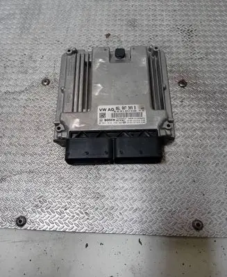 Volkswagen Polo VI Engine control unit/module 06L907309B 0261S12720