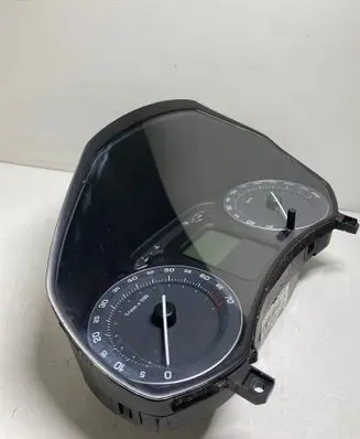 Skoda Octavia Mk2 (1Z) Speedometer (instrument cluster) 1Z0920820B V35624 SKZ7Z0E3322128