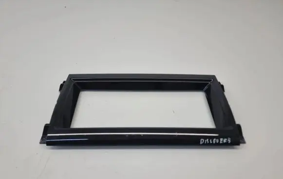 Land Rover Discovery 5 Radio/GPS head unit trim HY32047A04A