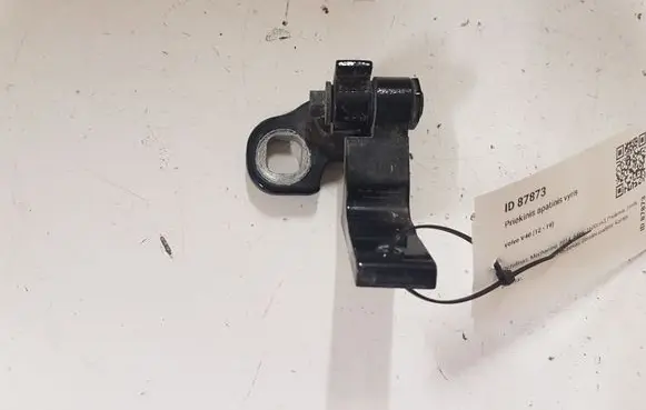 Volvo V40 Front door lower hinge 