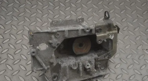 Nissan Juke I F15 Engine mount bracket