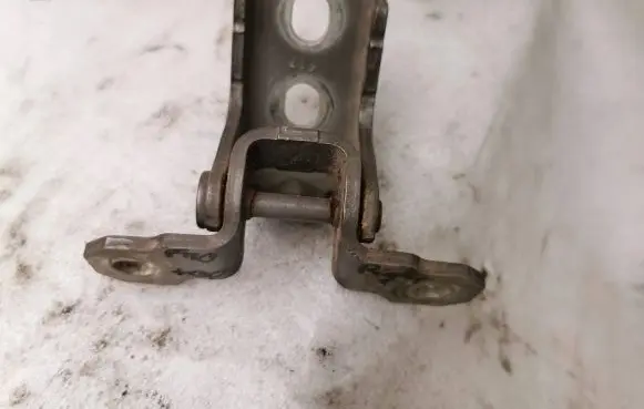 Renault Laguna III Front door upper hinge