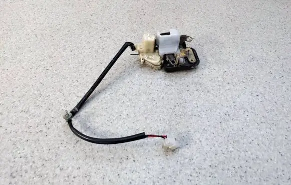Mazda 626 Rear door lock