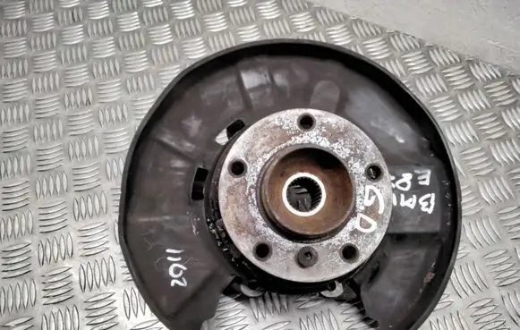 BMW 1 E81 E87 Rear wheel hub 6762858 6764368