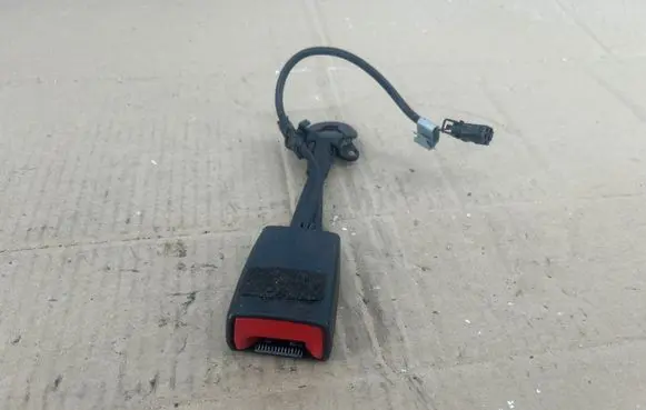 Audi A6 S6 C6 4F Front seatbelt buckle 8E0857755D 120109146