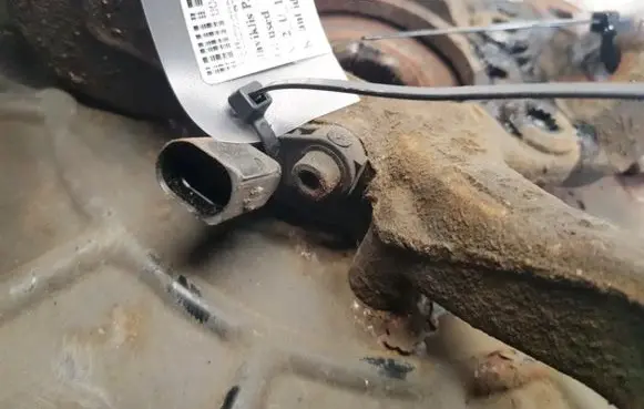 Volkswagen Touran I ABS brake wheel speed sensor