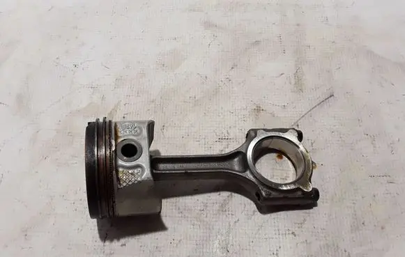 Renault Megane III Piston with connecting rod 7701476929