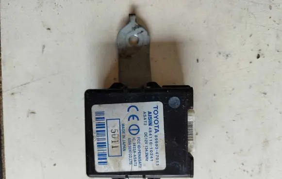 Toyota Prius (XW20) Door control unit/module 8999347011