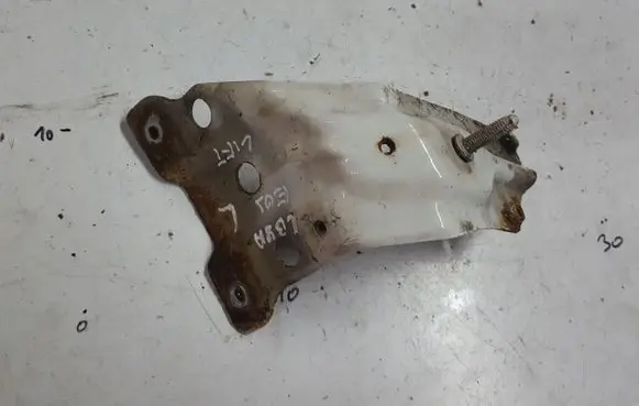 Volkswagen Eos Fender mounting bracket
