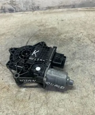 Nissan Qashqai J12 Front door window regulator motor 807516ua1b