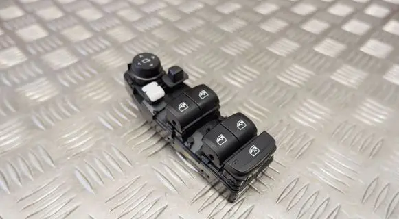 BMW 5 G30 G31 Electric window control switch 6832720